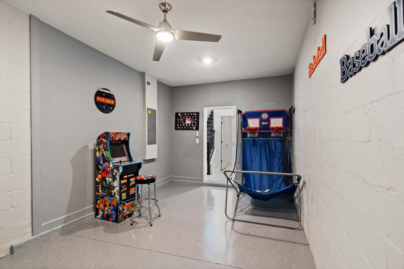 Game Room Downstairs
Video Aracde Basketaball Hoops
