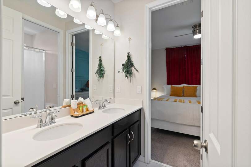 Jack N Jill Bathroom Upstairs 3 Tub/Shower Combo