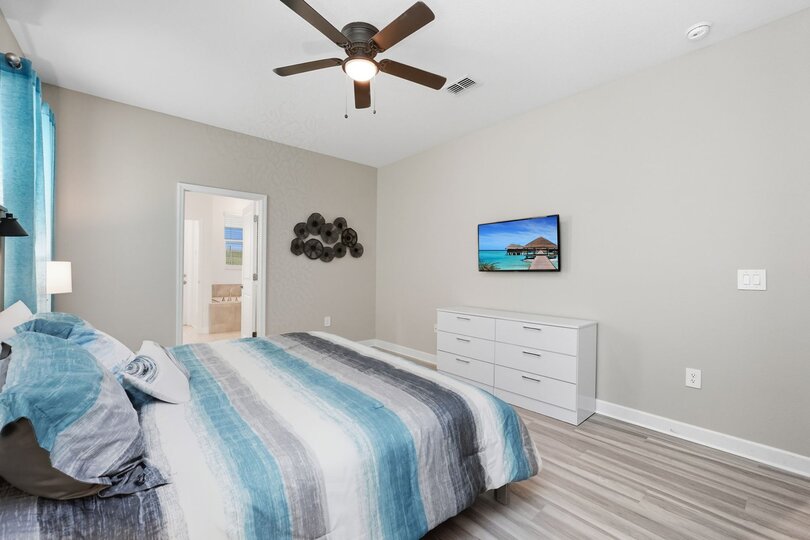 Stunning 10 Bedroom Home in Davenport, 6705