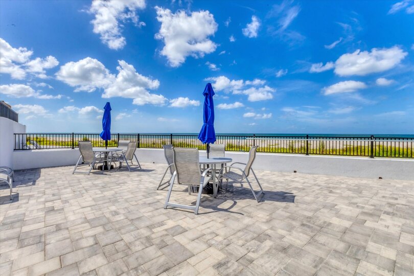Large community pool overlooking Venice Beach and the Gulf