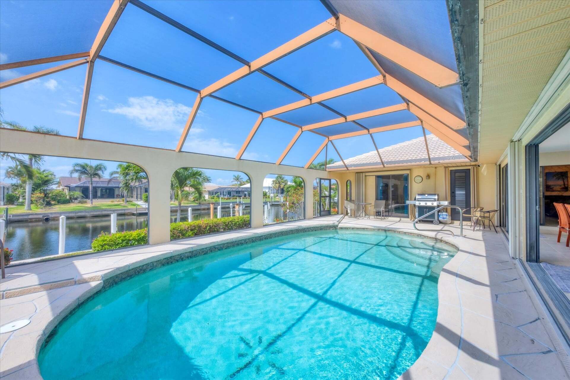 Beautiful 3-Bedroom, 2.5-Bathroom Canal-front home with Private Pool in Punta Gorda Isles