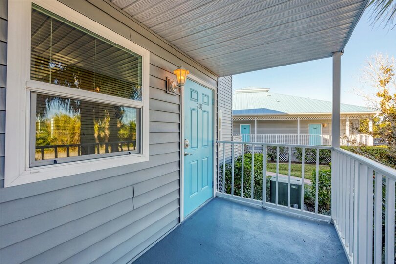 Quaint 2 bedroom, 2 bathroom condo on the Myakka River