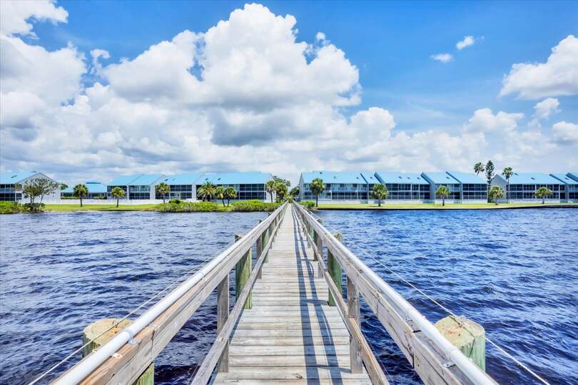 Pier over the Myakka