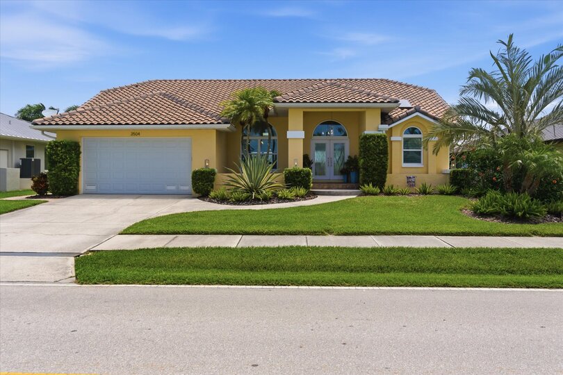 Gorgeous 4 bedroom, 2 bathroom waterfront home with private pool in Punta Gorda, FL